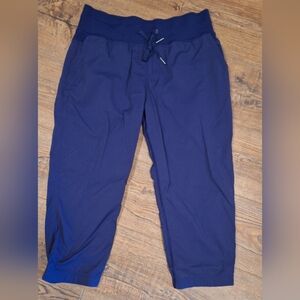 Lululemon Navy Blue Dance Studio Capri ☆size 6☆